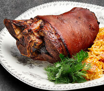 Томленая свиная рулька