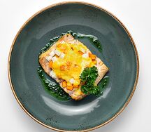 Горбуша с овощами под сыром