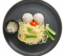 Тефтели с яичной лапшой