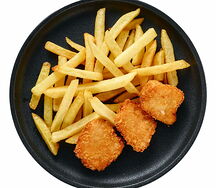 Наггетсы с фри и кетчупом