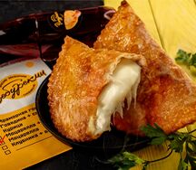 Чебурек с моцареллой