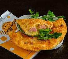 Чебурек с картофельным пюре и сосисками