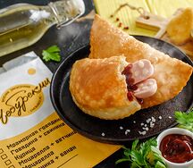 Чебурек с баварскими сосисками