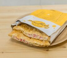 Чебурек с крабом и моцареллой