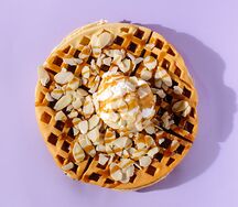 Вафли с карамелью и миндалём