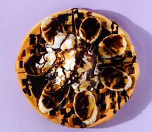 Вафли с бананом и шоколадом