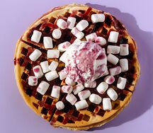 Вафли с чёрной смородиной и зефирками