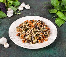 Перловка с овощами и грибами