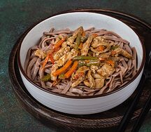 Свинина в соусе терияки с гречневой лапшой