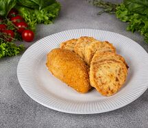 Котлета по-киевски с картофельными оладьями