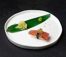 Суши с тунцом