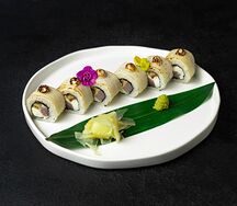 Ролл с масляной рыбой и трюфелем