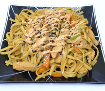 Удон с курицей и овощами