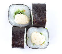 Ролл Чука с ореховым соусом