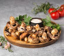 Грибы шампиньоны в сливочном соусе