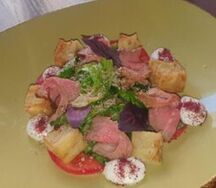 Салат Абшерон с хрустящими баклажанами и томленой говядиной