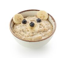 Каша овсяная со свежими ягодами