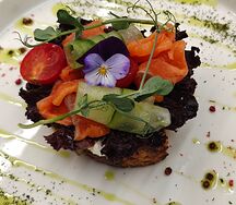 Брускетта с лососем