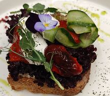 Брускетта с печёным перцем