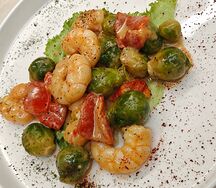 Закуска из креветок и брюссельской капусты в сливочном соусе биск