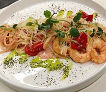 Паста с кальмаром и креветками в сливочном соусе