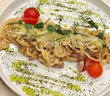 Паста Карбонара с поджаренной грушей