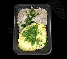 Мятый картофель с бефстроганов из говядины