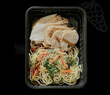 Яичная лапша с курицей и овощами