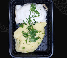 Мятый картофель с минтаем и сметанным соусом