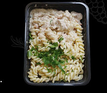 Фузилли с курицей и грибами в сливочном соусе