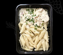 Пенне с куриным филе в сливочном соусе с беконом