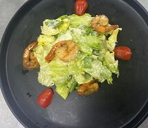 Цезарь с королевскими креветками