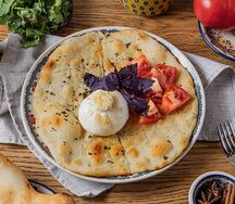 Буррата с томатами