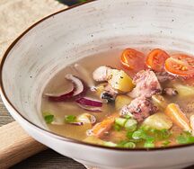 Уха костровая с лососем