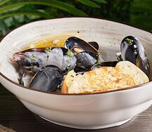 Мидии в сливочном соусе Песто