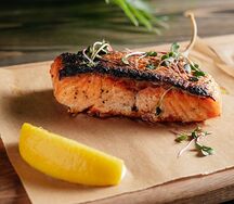 Стейк из лосося на гриле