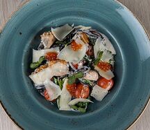 Черная паста с семгой