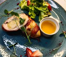 Курица с грушей в беконе