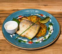 Стейк судака с оладьями из цукини