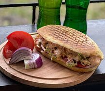 Донар (шаурма в лепёшке) с курицей