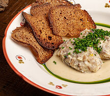 Форшмак с антоновкой и ржаными чипсами