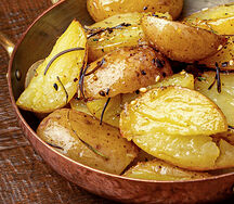 Печеный картофель с розмарином