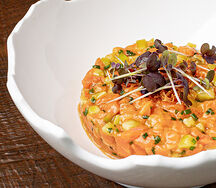 Тартар из мурманского лосося с огурцом и боттаргой