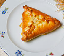 Пирожок с копченым лещом 