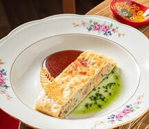 Кулебяка ярмарочная праздничная с начинкой из судака и лосося