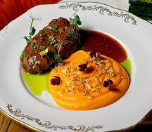 Щека теленка, растомленная в мясном соусе