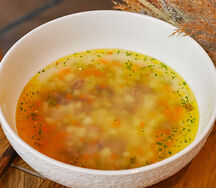 Рассольник с полбой и говяжьей щекой