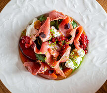 Салат с вяленой уткой и моченой сливой 