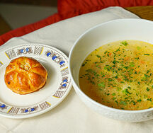 Уха тройная Волжская с расстегаем из красной рыбы