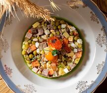 Русский салат с говядиной 